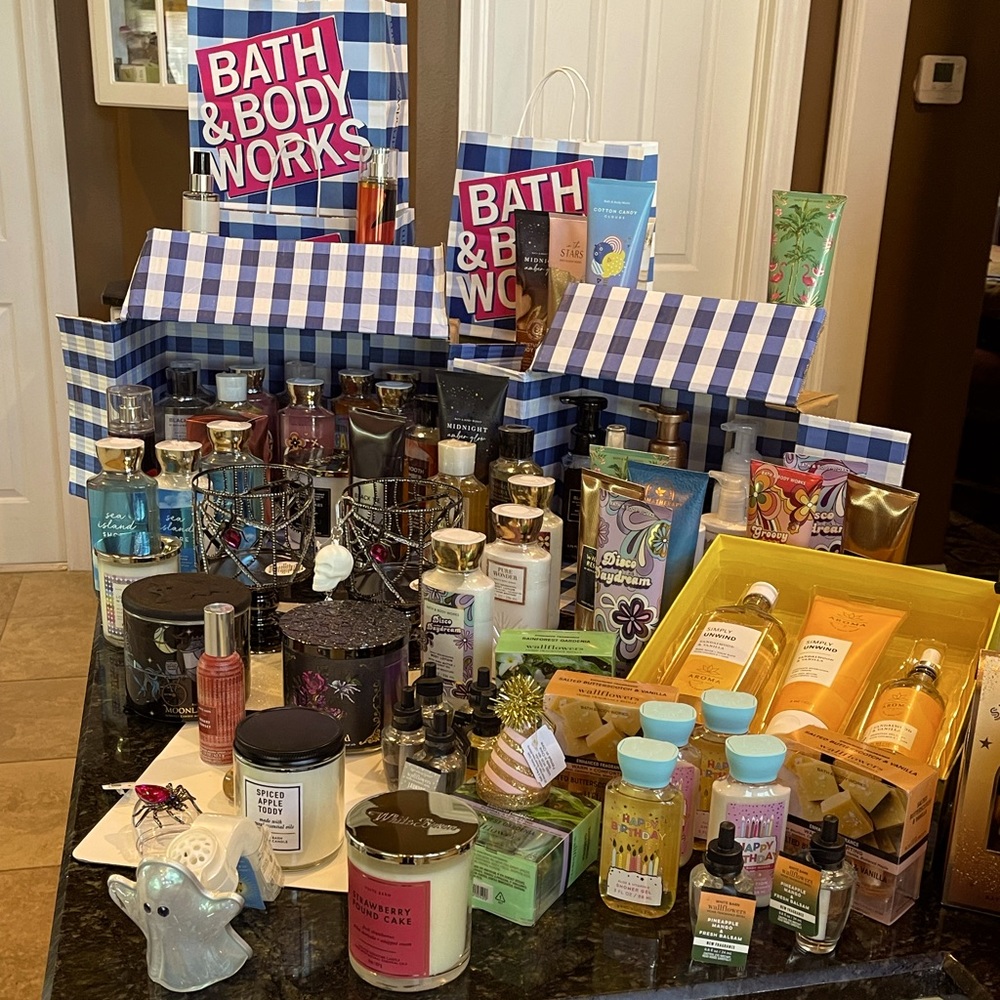 🔥COMING SOON🔥 BATH & BODY WORKS NWT BLOW OUT SALE!